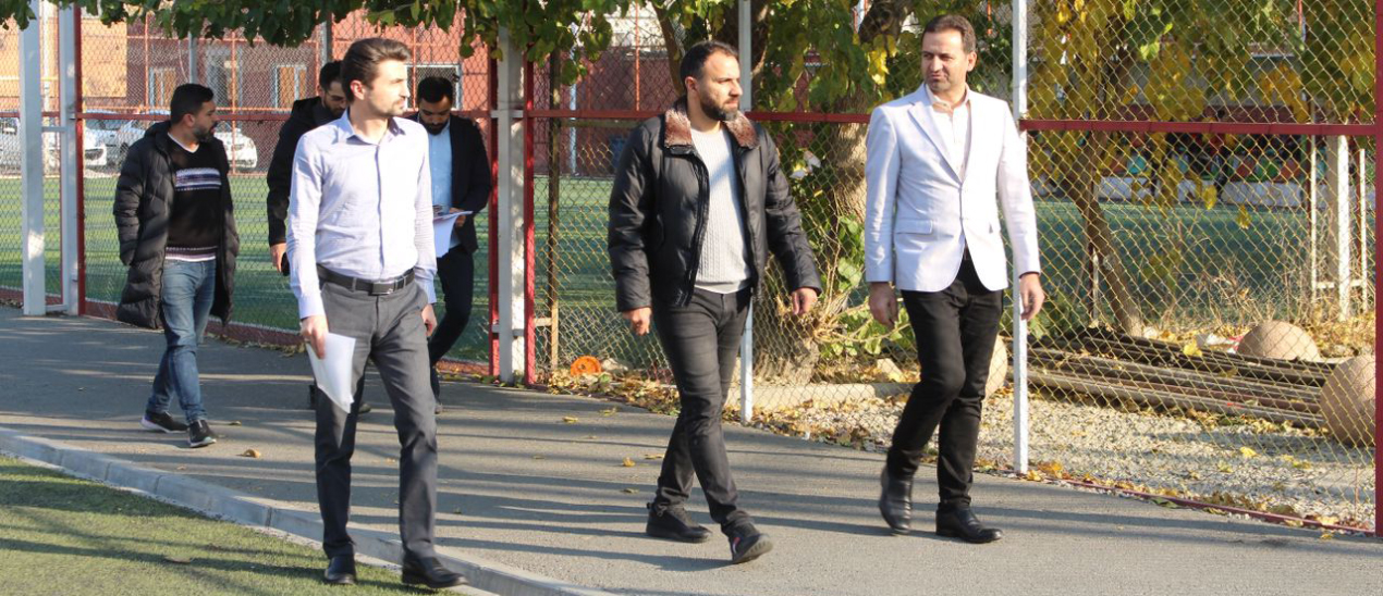 بازدید رئیس کمیته صدور مجوز حرفه‌ای‌سازی از آکادمی و ورزشگاه درفشی‌فر